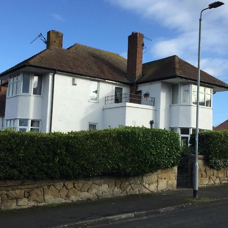Sunnyside - Large Seaside Home With Views And Hot Tub Prestatyn Eksteriør billede