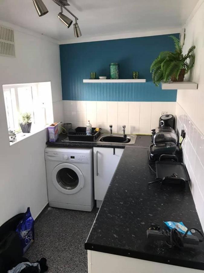 Sunnyside - Large Seaside Home With Views And Hot Tub Prestatyn Eksteriør billede