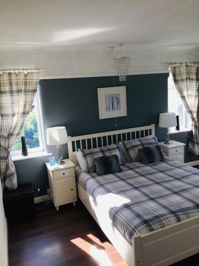 Sunnyside - Large Seaside Home With Views And Hot Tub Prestatyn Eksteriør billede