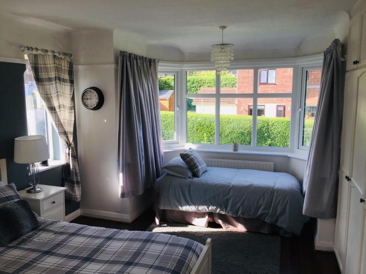 Sunnyside - Large Seaside Home With Views And Hot Tub Prestatyn Eksteriør billede