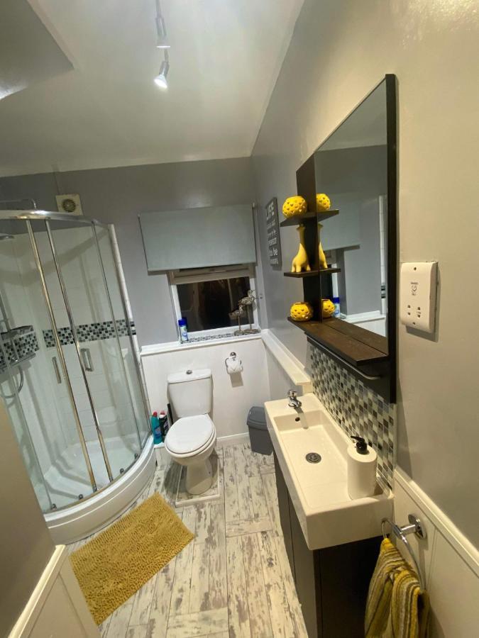 Sunnyside - Large Seaside Home With Views And Hot Tub Prestatyn Eksteriør billede