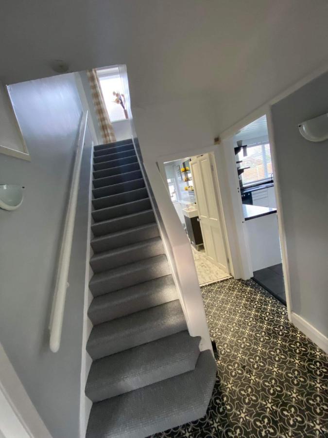 Sunnyside - Large Seaside Home With Views And Hot Tub Prestatyn Eksteriør billede