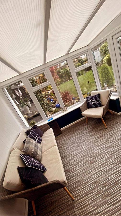 Sunnyside - Large Seaside Home With Views And Hot Tub Prestatyn Eksteriør billede