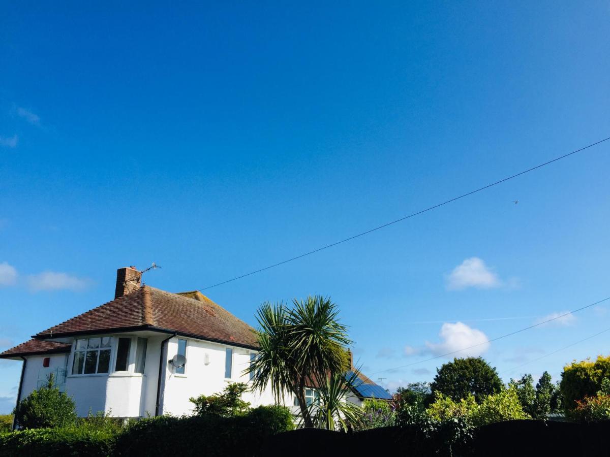 Sunnyside - Large Seaside Home With Views And Hot Tub Prestatyn Eksteriør billede