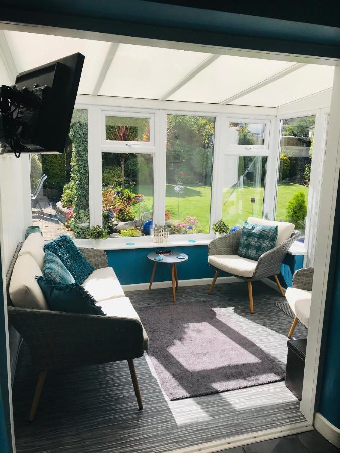 Sunnyside - Large Seaside Home With Views And Hot Tub Prestatyn Eksteriør billede