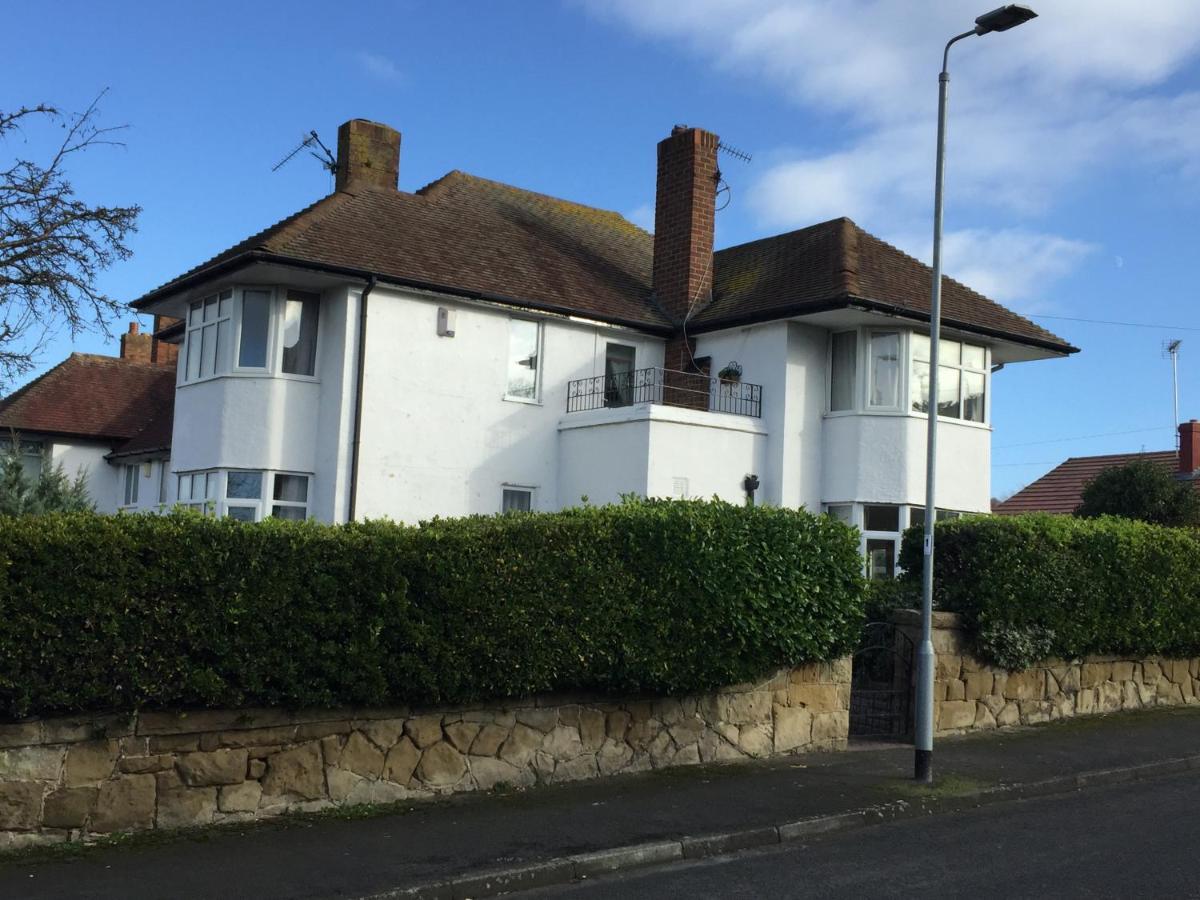 Sunnyside - Large Seaside Home With Views And Hot Tub Prestatyn Eksteriør billede