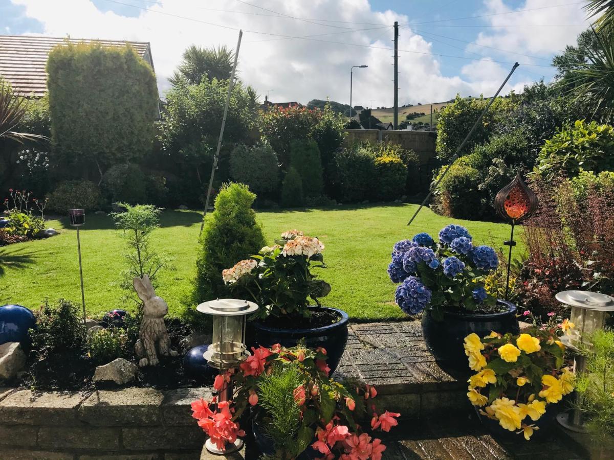 Sunnyside - Large Seaside Home With Views And Hot Tub Prestatyn Eksteriør billede