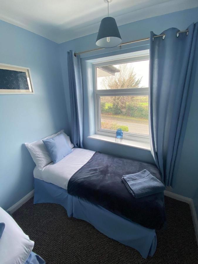 Sunnyside - Large Seaside Home With Views And Hot Tub Prestatyn Eksteriør billede