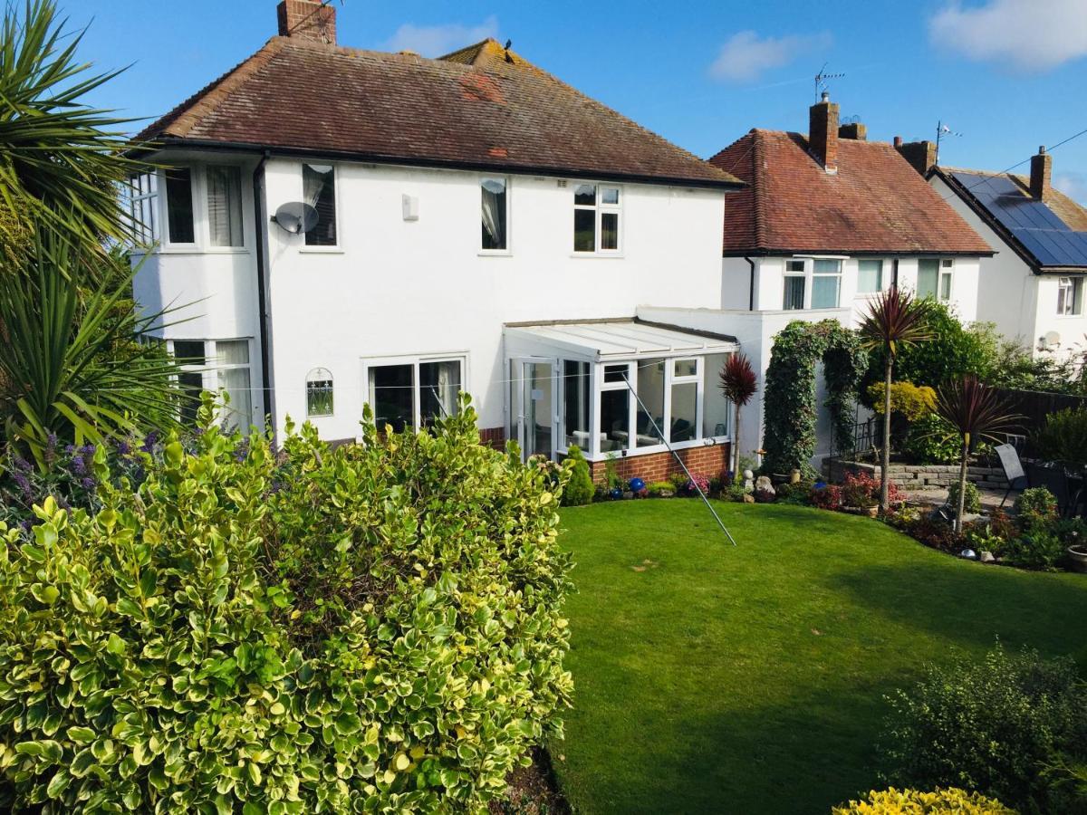 Sunnyside - Large Seaside Home With Views And Hot Tub Prestatyn Eksteriør billede